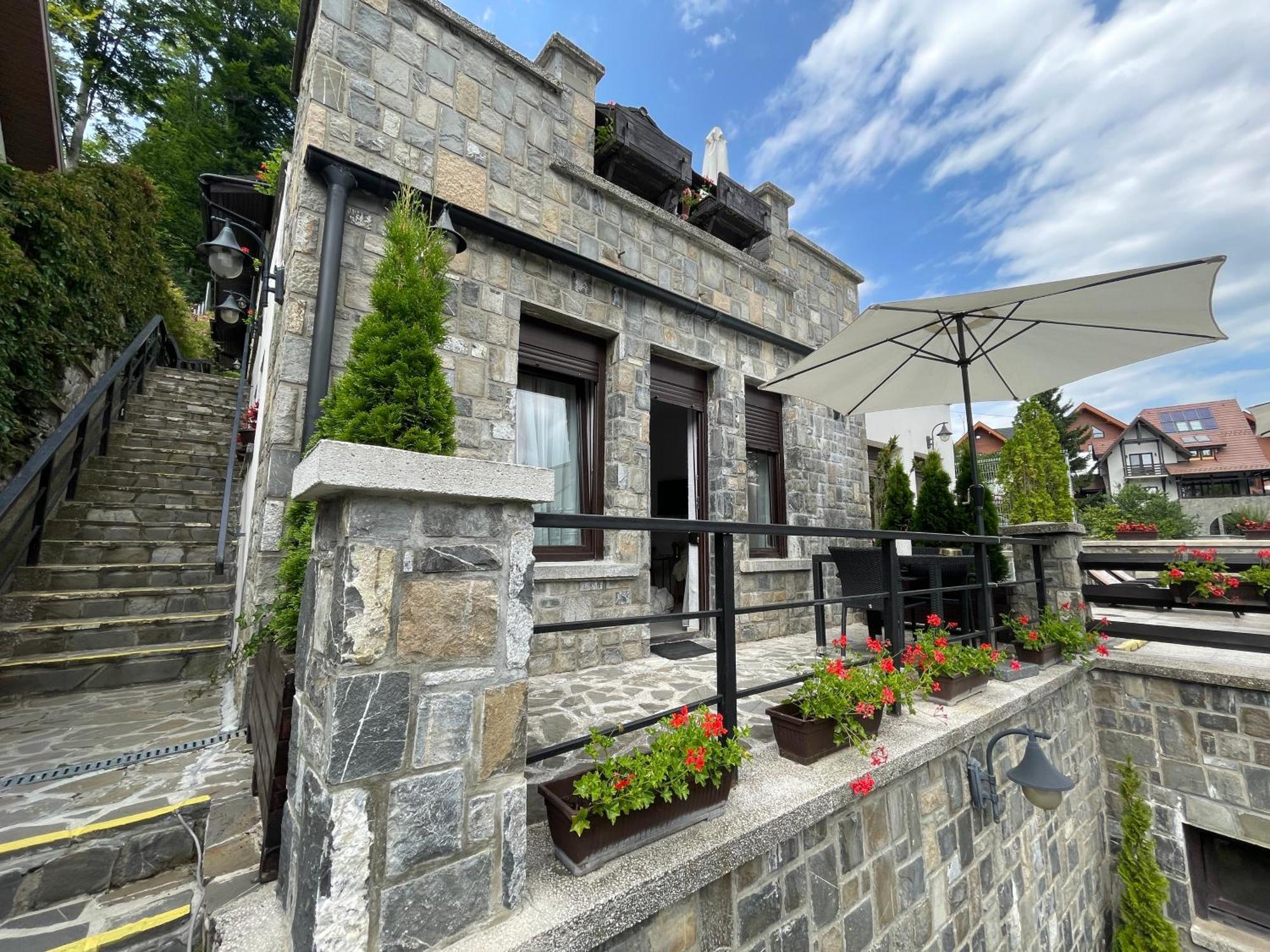 Hotel Vila Terase Sinaia Exterior foto